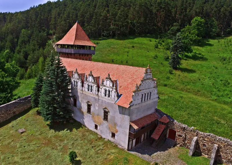 Castelul l z r