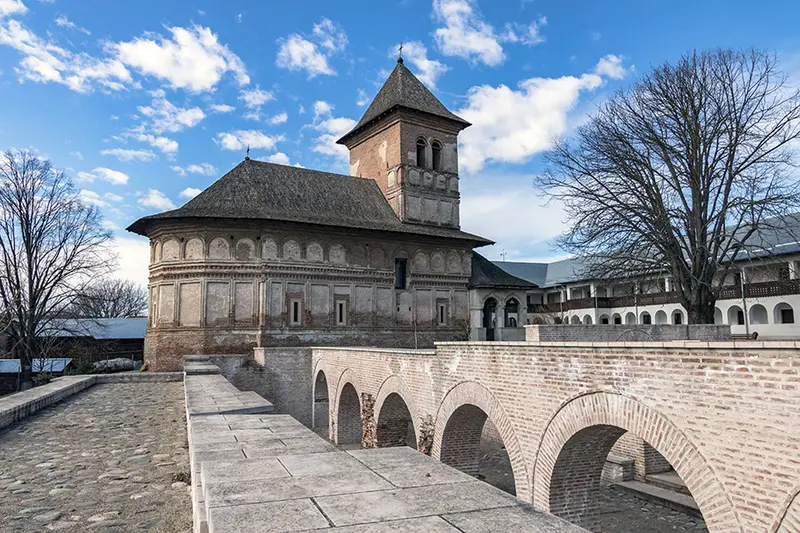 EXCURSIE 3 ZILE SARBATORIM RUSALIILE LA BAILE HERCULANE – CAZANELE DUNARII - PISCINA TERMALA, fotografia 4