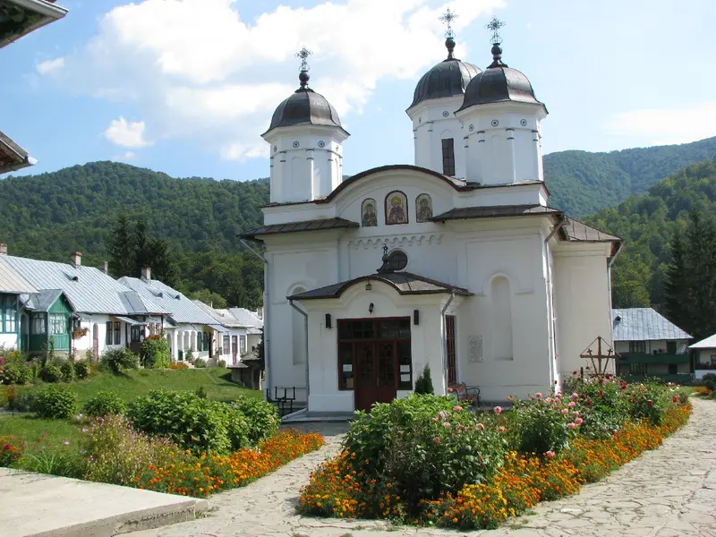 Manastirea suzana comuna maneciu ungureni