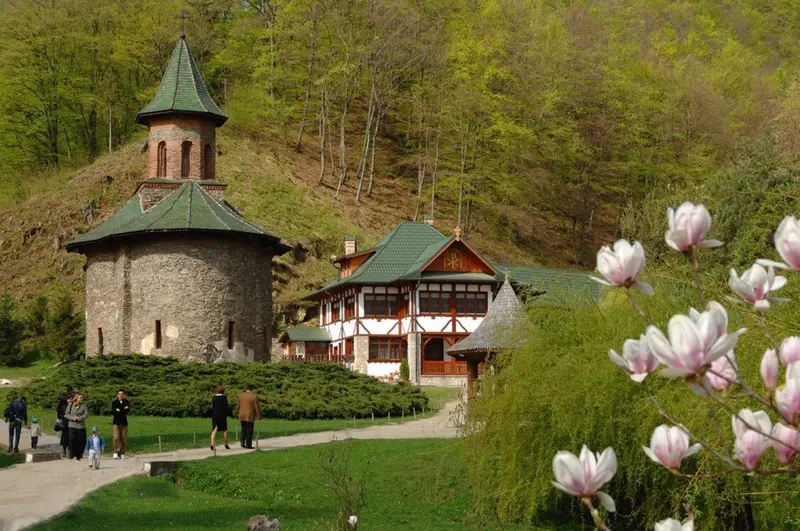 M n stirea prislop