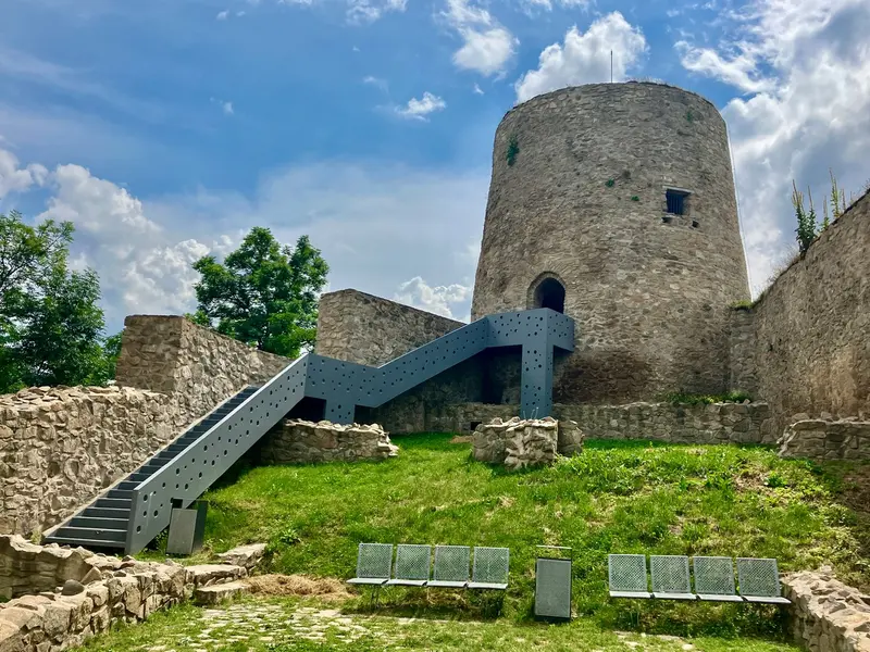 Cetatea bologa obiective turistice bihor transilvania romania