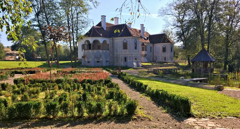 Castelul kalnoky miclosoara muzeul vietii transilvanene danagont bun