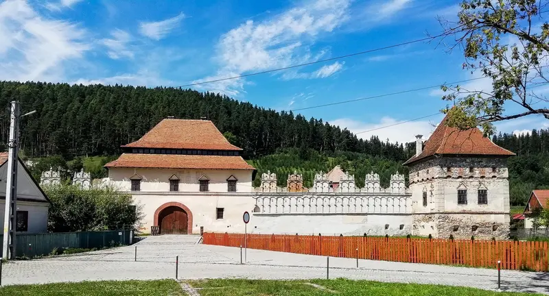 Castelul l z r
