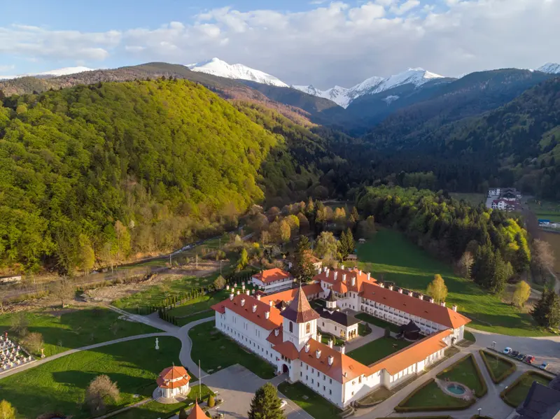 EXCURSIE 3 ZILE SARBATORIM ZIUA FEMEII LA GEOAGIU BAI - PETRECERE SI VOIE BUNA - PISCINA TERMALA, fotografia 8