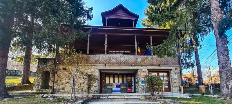 Muzeul chihlimbarului de la colti buzau romania
