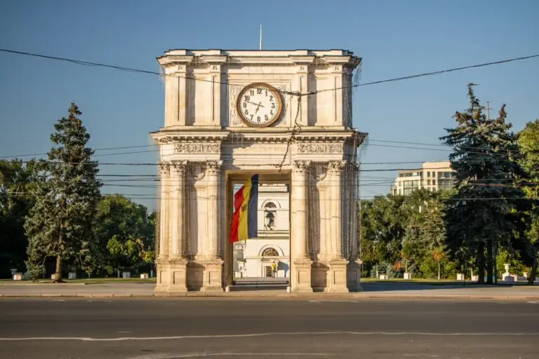 Arc de triomphe chisinau moldova adventures of nicole