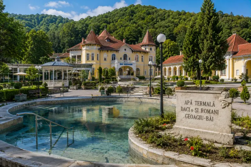 EXCURSIE 3 ZILE SARBATORIM ZIUA FEMEII LA GEOAGIU BAI - PETRECERE SI VOIE BUNA - PISCINA TERMALA, fotografia 1