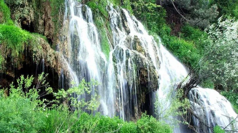 Cascada toplita